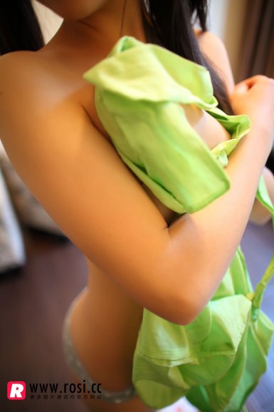 开云官网：北汽女排队长搞怪写真 曾春蕾演霸气知性美(图)